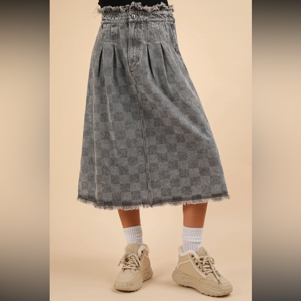 Very J Checkered Gray Midi Skirt